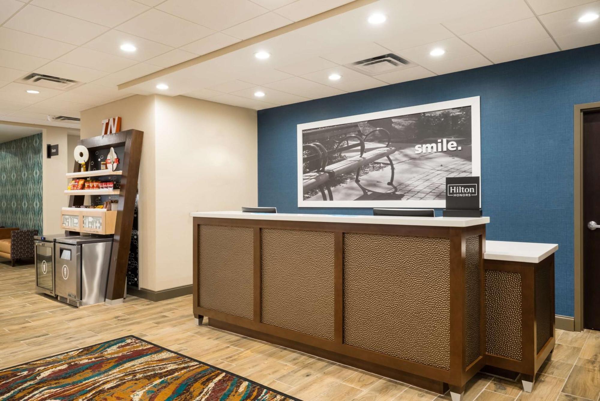 Hampton Inn Newport Kültér fotó
